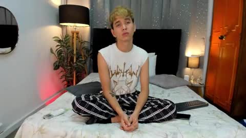 Snapshot of novaybrian chatting on 02-17-25, 05:47 NovayBrian online show from 02-17-25, 05:47