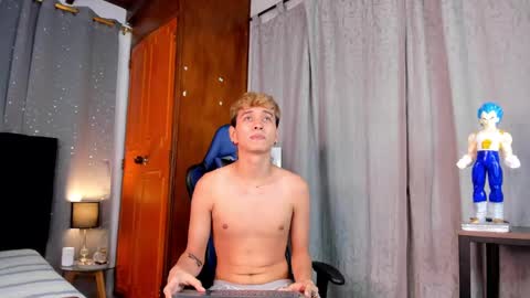 Snapshot of novaybrian chatting on 02-19-25, 04:44 NovayBrian online show from 02-19-25, 04:44