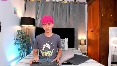 Snapshot of novaybrian chatting on 02-21-25, 04:40 NovayBrian online show from 02-21-25, 04:40