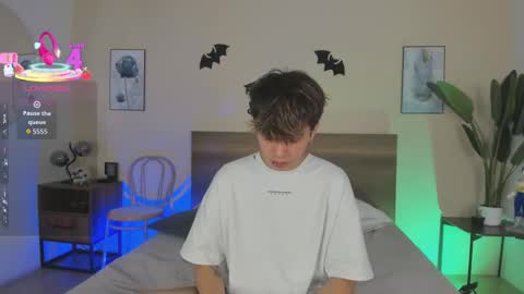 Snapshot of novaybrian chatting on 10-10-25, 04:44 NovayBrian online show from 10-10-25, 04:44