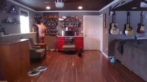 Snapshot of nudistguy194549 chatting on 01-11-25, 07:59 Nudistguy online show from 01-11-25, 07:59