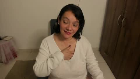 Snapshot of nuit_rose chatting on 05-08-26, 02:06 nuit_rose online show from 05-08-26, 02:06