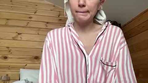 Ema online show from 11-13-25, 05:17