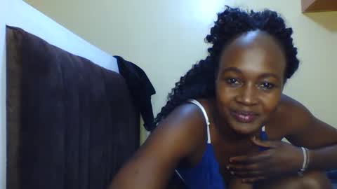Snapshot of nutgal_ chatting on 10-17-25, 04:53 nutgal online show from 10-17-25, 04:53