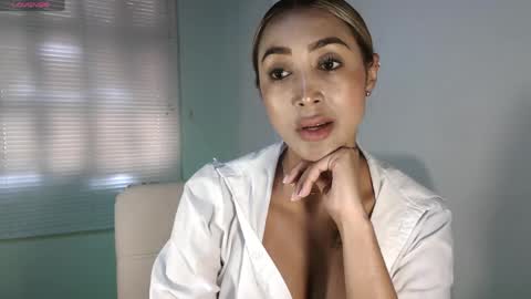 Snapshot of nycole_1988 chatting on 05-11-26, 04:04 Nycole online show from 05-11-26, 04:04