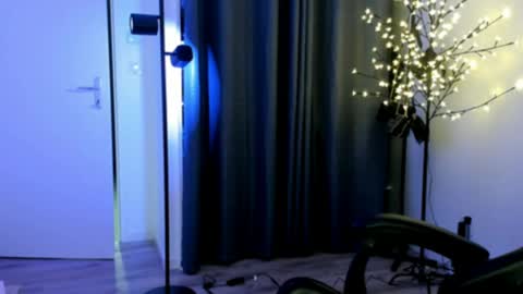Snapshot of nymphadora__ chatting on 04-20-26, 08:43 Steff online show from 04-20-26, 08:43