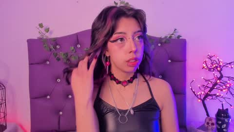 Snapshot of nyx_nayla chatting on 12-03-24, 11:01 online show from 12-03-24, 11:01