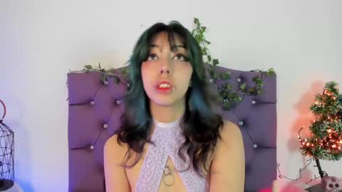 Snapshot of nyx_nayla chatting on 12-24-24, 04:08 online show from 12-24-24, 04:08