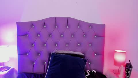Snapshot of nyx_nayla chatting on 01-06-25, 10:58 online show from 01-06-25, 10:58