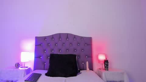 Snapshot of nyx_nayla chatting on 01-10-25, 05:56 online show from 01-10-25, 05:56