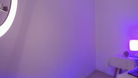 Snapshot of nyx_nayla chatting on 01-11-25, 08:33 online show from 01-11-25, 08:33