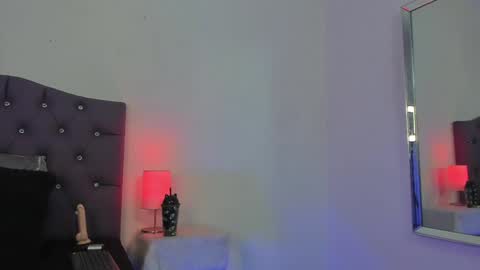 Snapshot of nyx_nayla chatting on 01-25-25, 01:30 online show from 01-25-25, 01:30