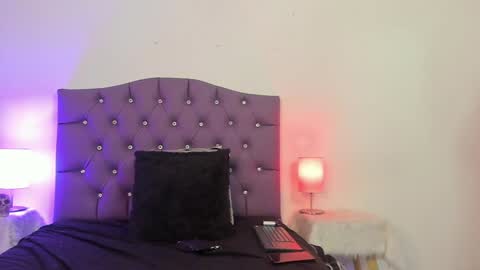 Snapshot of nyx_nayla chatting on 01-27-25, 12:48 online show from 01-27-25, 12:48