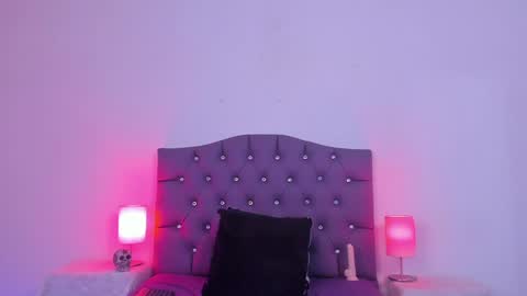 Snapshot of nyx_nayla chatting on 02-01-25, 11:10 online show from 02-01-25, 11:10