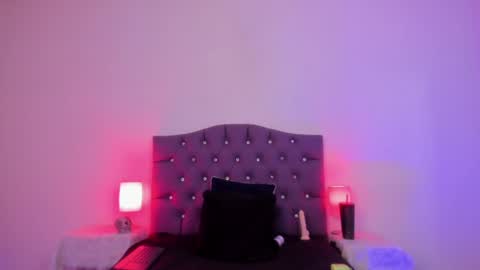 Snapshot of nyx_nayla chatting on 02-06-25, 06:40 online show from 02-06-25, 06:40
