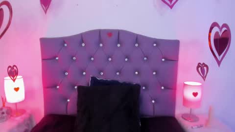 Snapshot of nyx_nayla chatting on 02-19-25, 05:27 online show from 02-19-25, 05:27