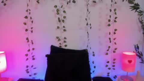 Snapshot of nyx_nayla chatting on 03-05-25, 06:01 online show from 03-05-25, 06:01