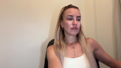 Snapshot of nyxelia_ chatting on 06-16-26, 07:11 Anastasia online show from 06-16-26, 07:11