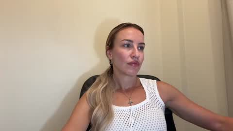 Snapshot of nyxelia_ chatting on 07-07-26, 07:23 Anastasia online show from 07-07-26, 07:23