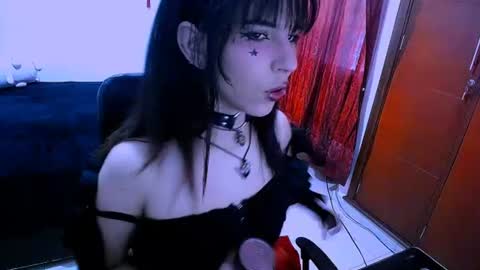 Snapshot of nyxxei chatting on 06-16-26, 10:34 Nyxxei online show from 06-16-26, 10:34