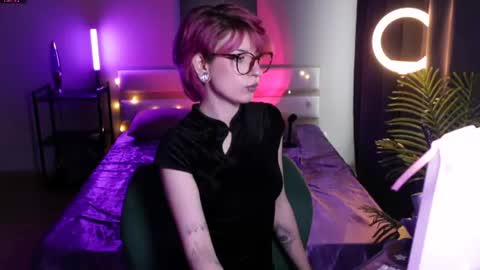 Snapshot of obedientt_ chatting on 07-21-26, 07:43 Moonlight online show from 07-21-26, 07:43