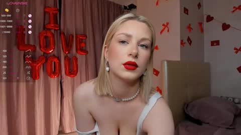 Lynna online show from 02-18-25, 06:26