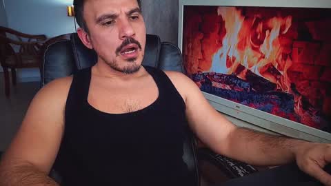 Snapshot of officeman7 chatting on 01-14-25, 02:11 officeman7 online show from 01-14-25, 02:11