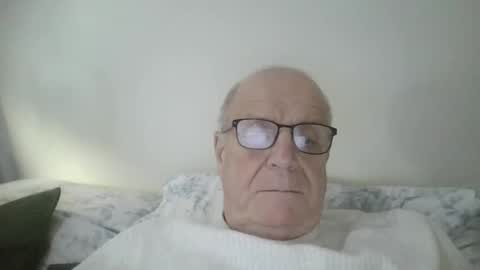 Snapshot of oggi95 chatting on 02-13-25, 03:03 oggi95 online show from 02-13-25, 03:03