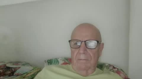 Snapshot of oggi95 chatting on 10-06-25, 10:12 oggi95 online show from 10-06-25, 10:12