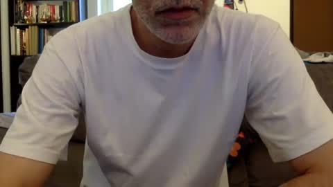 Snapshot of oggs48 chatting on 06-10-26, 04:17 oggs48 online show from 06-10-26, 04:17