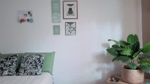 Snapshot of ohanna_ chatting on 10-02-25, 10:06 ohanna_ online show from 10-02-25, 10:06