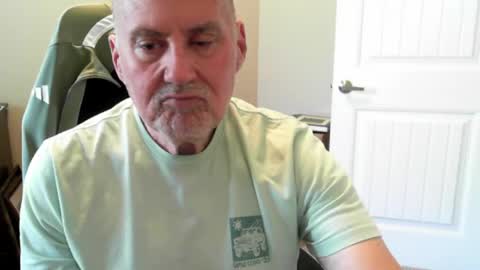 Snapshot of ohfukitsbob chatting on 04-14-26, 05:30 ohfukitsbob online show from 04-14-26, 05:30