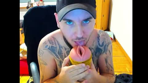 Snapshot of ohihoe92 chatting on 12-07-24, 03:30 Chris online show from 12-07-24, 03:30