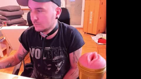 Snapshot of ohihoe92 chatting on 09-12-25, 06:57 Chris online show from 09-12-25, 06:57