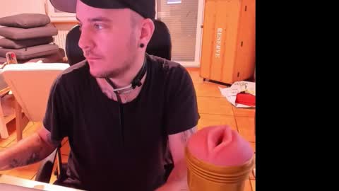 Snapshot of ohihoe92 chatting on 09-14-25, 05:12 Chris online show from 09-14-25, 05:12