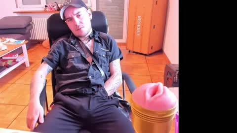 Snapshot of ohihoe92 chatting on 04-29-26, 01:26 Chris online show from 04-29-26, 01:26