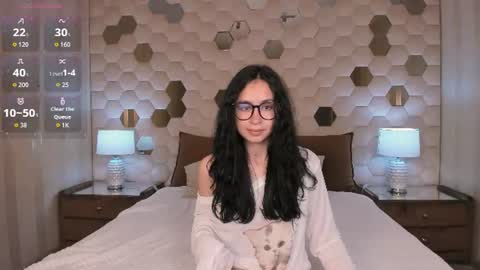 Snapshot of ohminnie chatting on 06-10-26, 07:46 Maria online show from 06-10-26, 07:46
