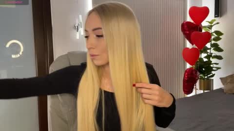 Emma online show from 03-04-26, 01:22