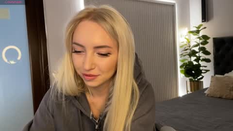 Emma online show from 03-30-26, 01:06