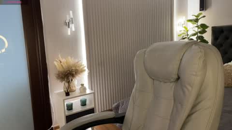 Emma online show from 04-11-26, 01:10