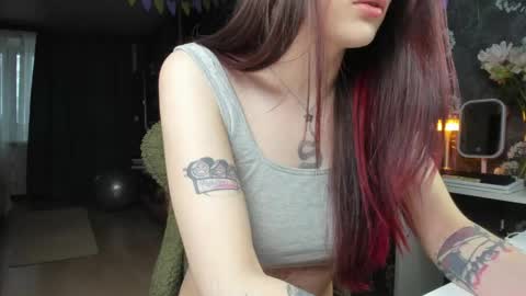 Snapshot of ohmygoddestkimmy chatting on 05-27-26, 09:39 Kmmy online show from 05-27-26, 09:39