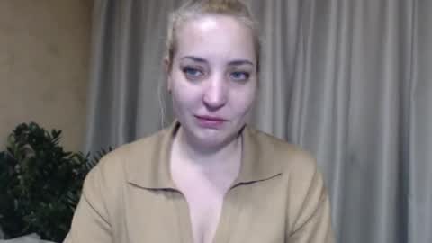 Snapshot of ohsweetmari chatting on 01-18-26, 12:09 Mari online show from 01-18-26, 12:09