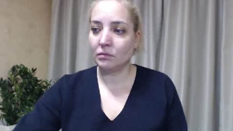 Snapshot of ohsweetmari chatting on 01-19-26, 12:14 Mari online show from 01-19-26, 12:14