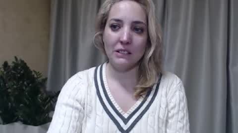 Snapshot of ohsweetmari chatting on 02-11-26, 03:39 Mari online show from 02-11-26, 03:39