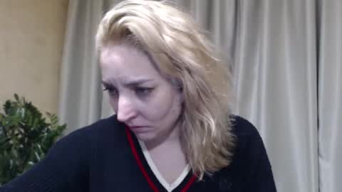 Snapshot of ohsweetmari chatting on 02-18-26, 02:13 Mari online show from 02-18-26, 02:13