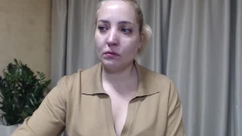 Snapshot of ohsweetmari chatting on 02-19-26, 05:42 Mari online show from 02-19-26, 05:42