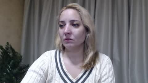 Snapshot of ohsweetmari chatting on 02-26-26, 12:26 Mari online show from 02-26-26, 12:26