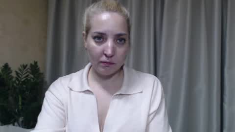 Snapshot of ohsweetmari chatting on 04-19-26, 06:10 Mari online show from 04-19-26, 06:10