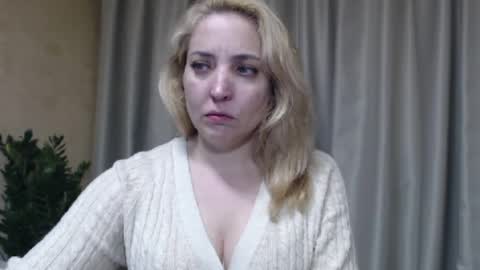 Snapshot of ohsweetmari chatting on 04-28-26, 03:17 Mari online show from 04-28-26, 03:17
