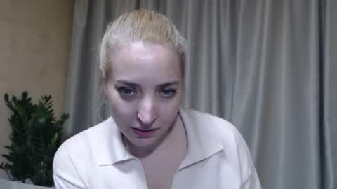 Snapshot of ohsweetmari chatting on 05-06-26, 04:12 Mari online show from 05-06-26, 04:12